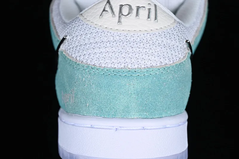 All categories Nk SB Dunk Series Nk SB Dunk Low low-top sneakers F version April Skateboards x Nk SB Dunk Low joint model Frozen Rose SB smashed backboard fashion casual sneakers FD2562-400